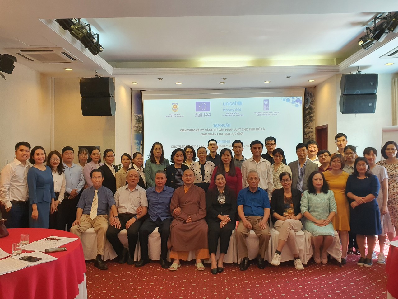 Tập huấn kiến thức và kỹ năng tư vấn pháp luật cho phụ nữ là nạn nhân của bạo lực giới” tại thành phố Hạ Long, tỉnh Quảng Ninh